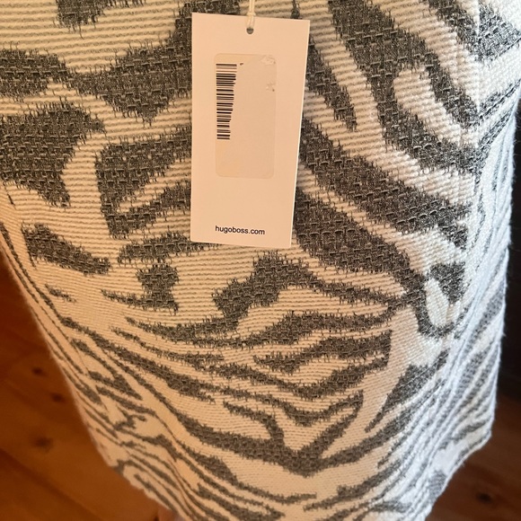 HUGO BOSS Stunning. Size 4. Never worn. NWT skirt. Four season. $125 - Picture 11 of 11